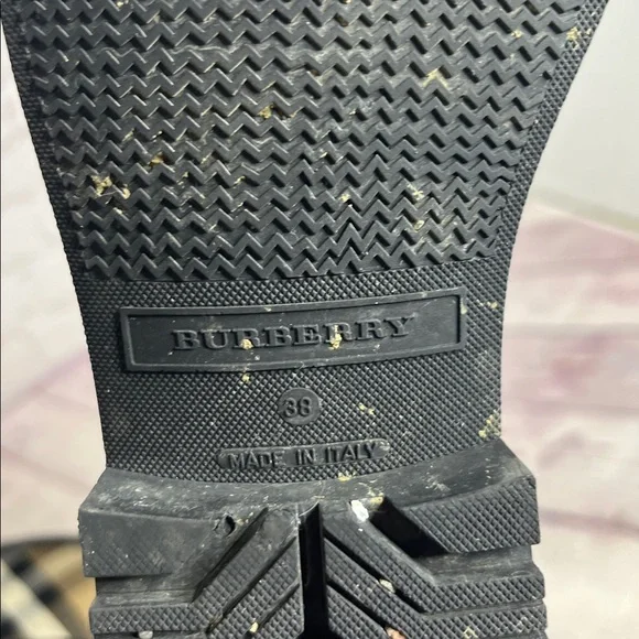 Burberry Crosshill Tall Rain Boots – House Check Plaid - Picture 13 of 16